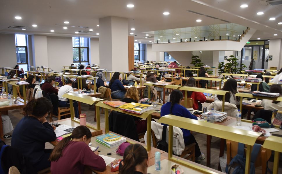 Şahinbey Millet Kütüphanesi gençlerin geleceğine ışık tutuyor