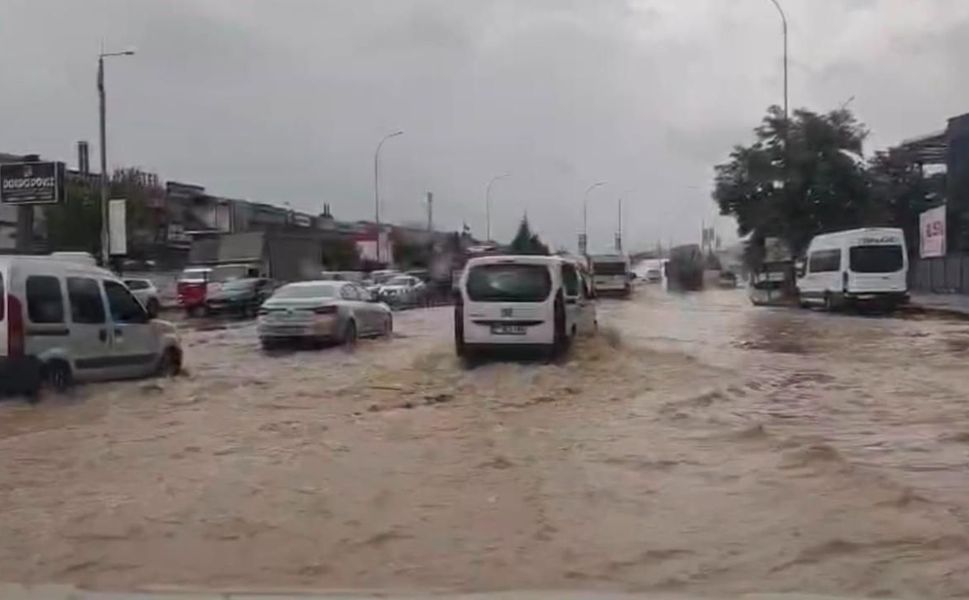 Gaziantep'te etkili olan sağanak hayatı olumsuz etkiledi