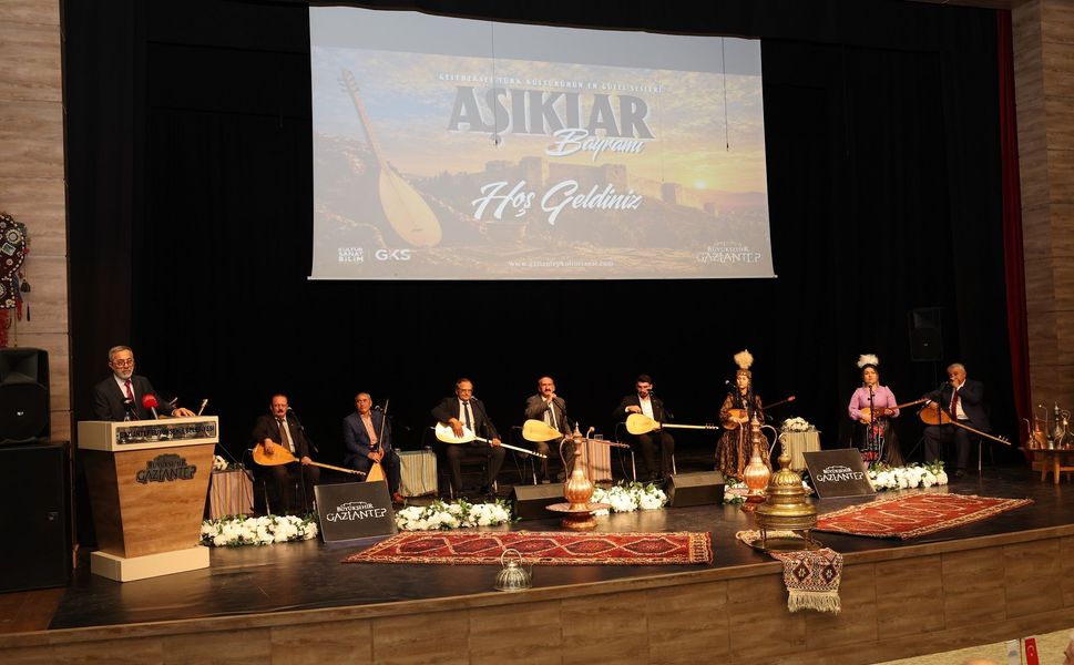 Türk dünyasının ozanları Gaziantep’te buluştu