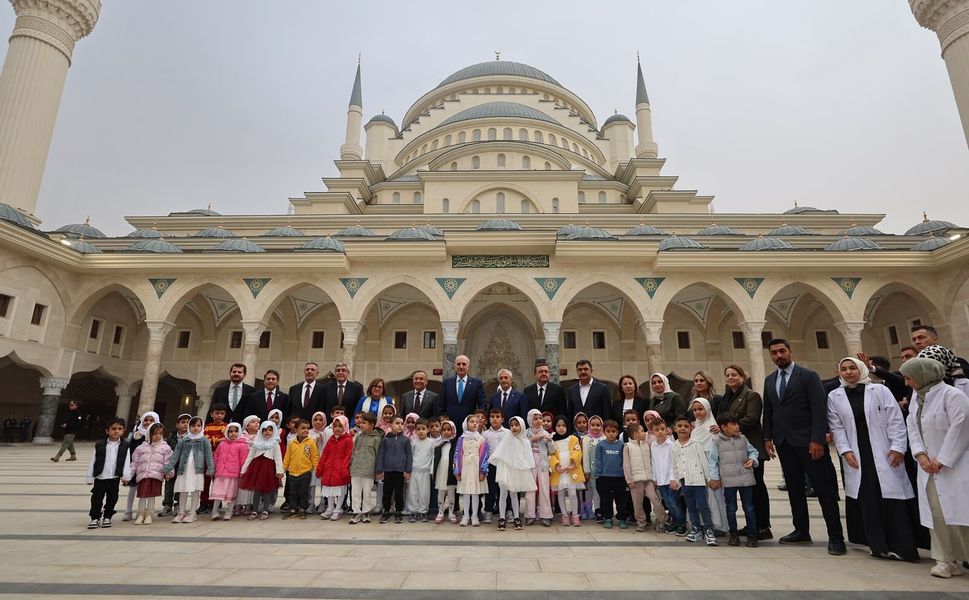 TBMM Başkanı Numan Kurtulmuş Şahinbey Millet Camii’ni ziyaret etti