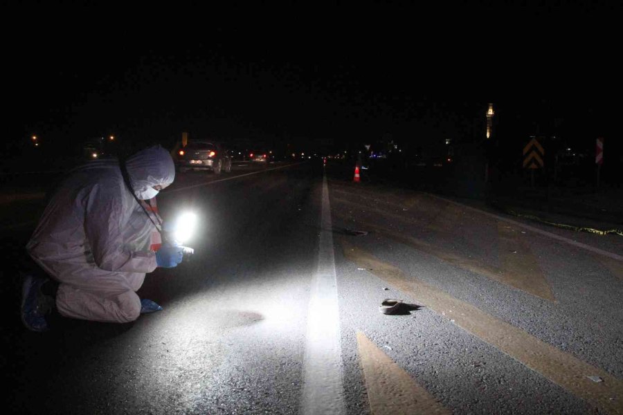 antalyanin-dosemealti-ilcesinde-otomobilin-carptigi-kadin-olay