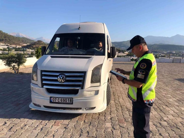 jandarmadan-okul-servis-araclarina-yonelik-denetim-14743