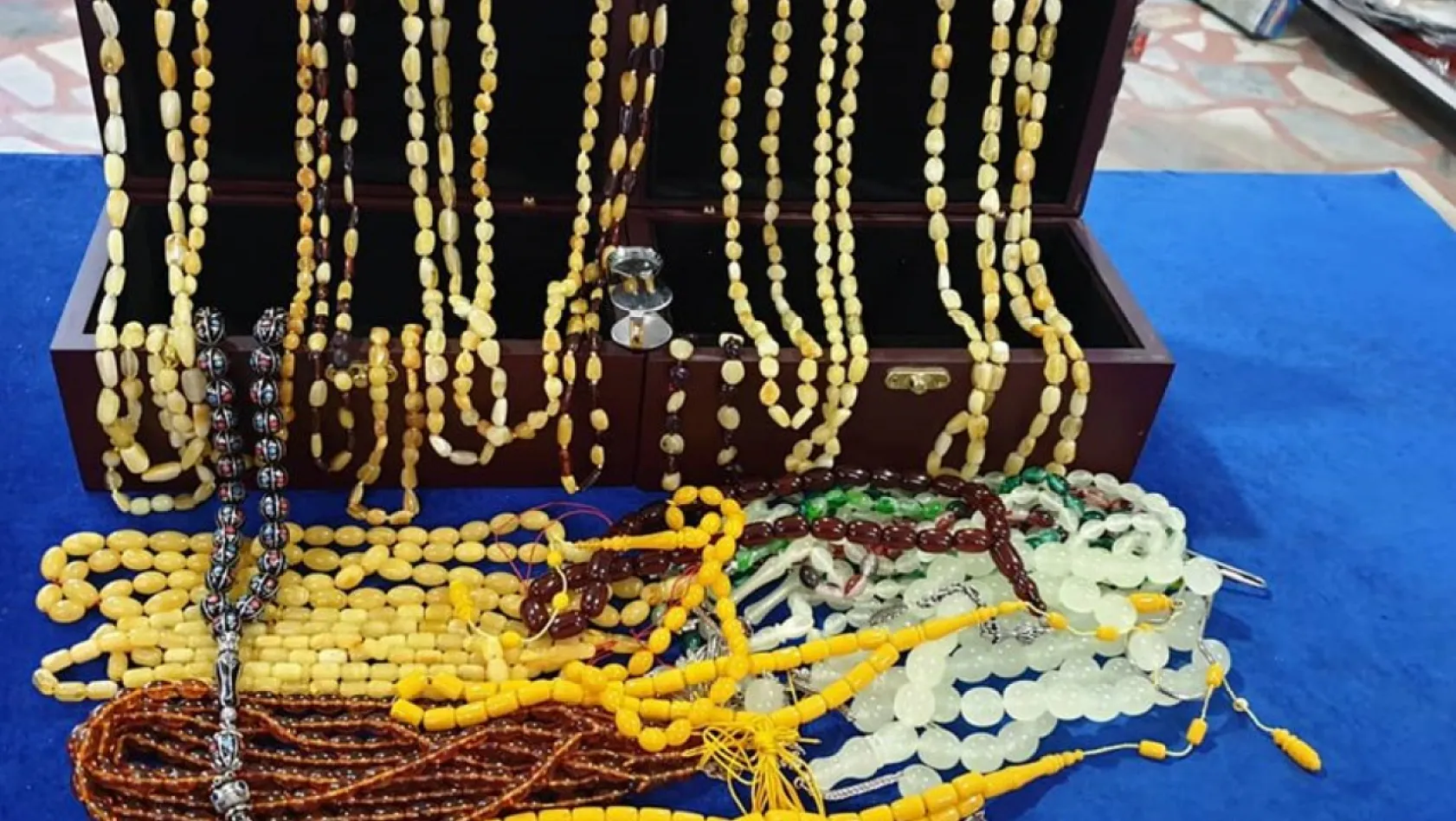 depremden-sonra-tespihlere-yog_1691314057_7MKBwe