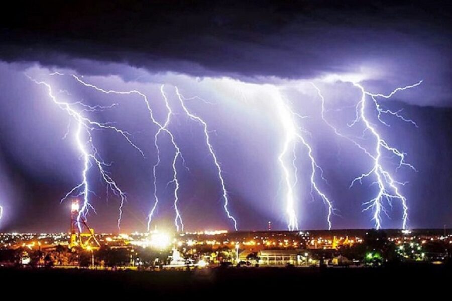 63957a3-letnie-groz-molniya-0-1280x720-1-e1654797221857