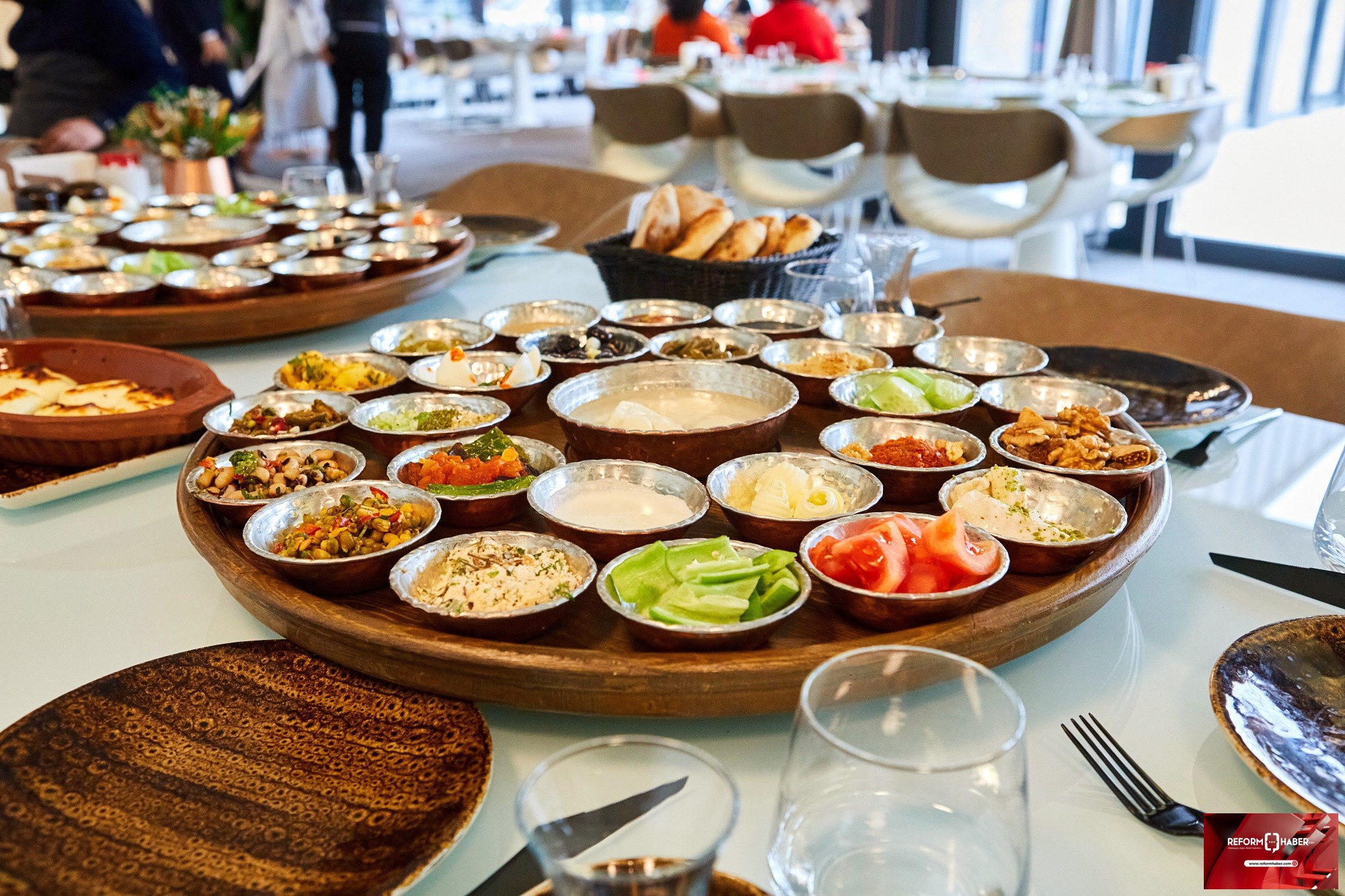 Udma 16 Ayda 31 Bi̇ni̇ Aşkin Mi̇safi̇r Ağirladi (5)