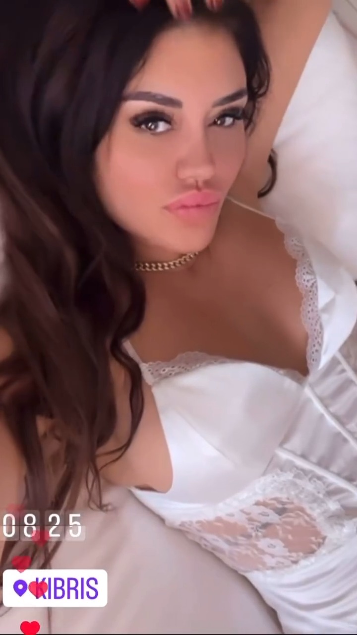 Ebru Polat Gece Elbisesi 2