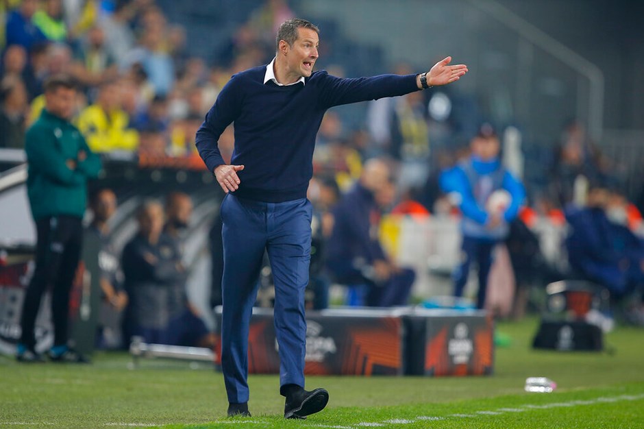 F0D9711322794C3A9Aecbb04De968416