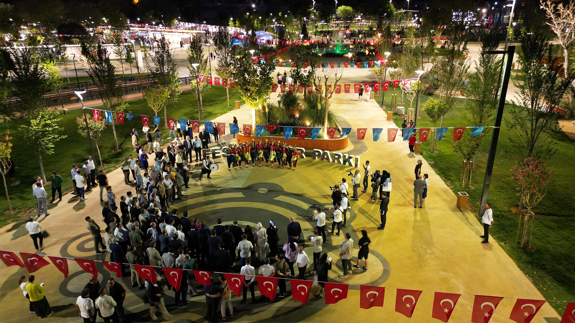 8. Hemşeri̇ Dernekleri̇ Festi̇vali̇ Başladi (7)