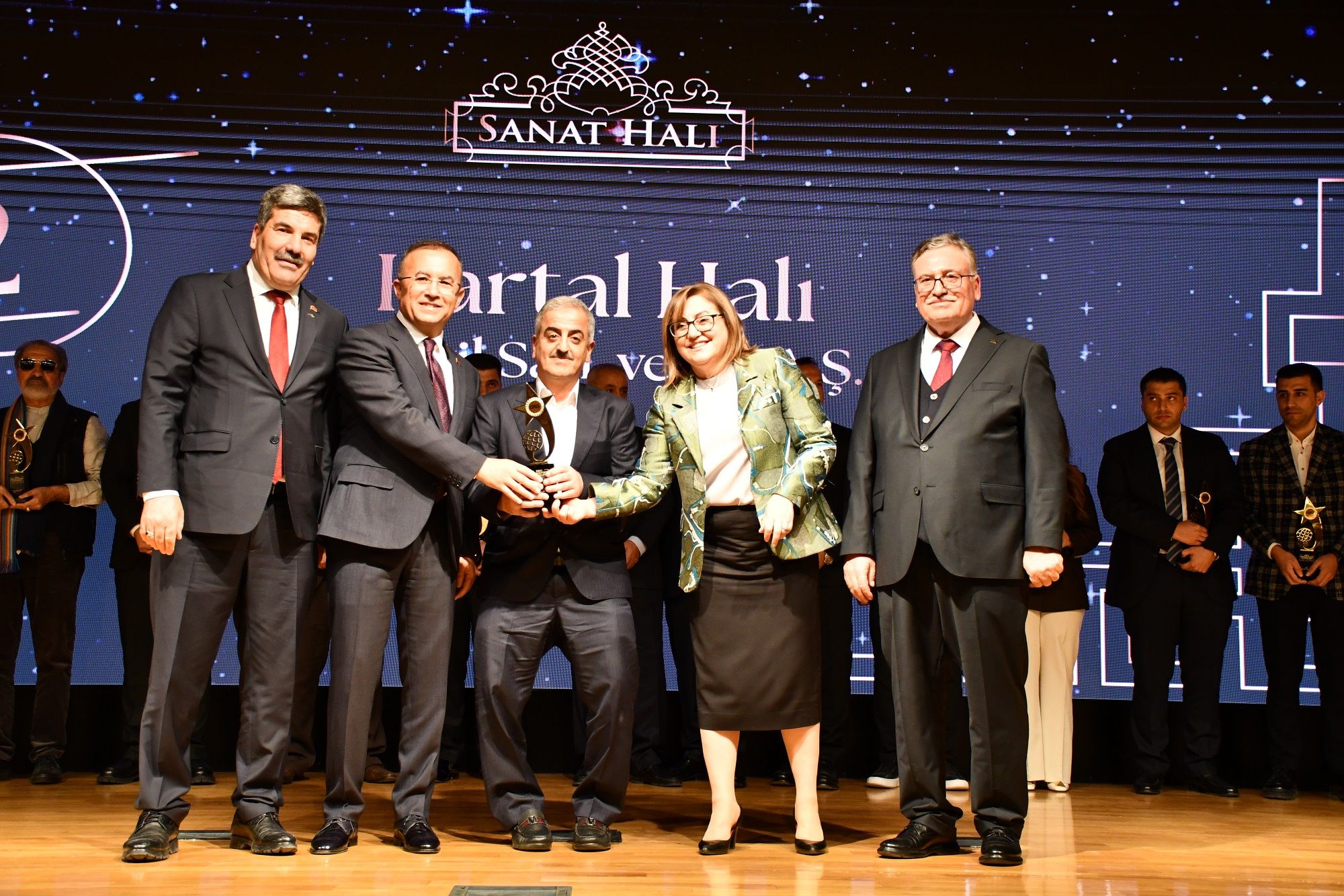 Halı ihracatının yıldızları ödüllendirildi