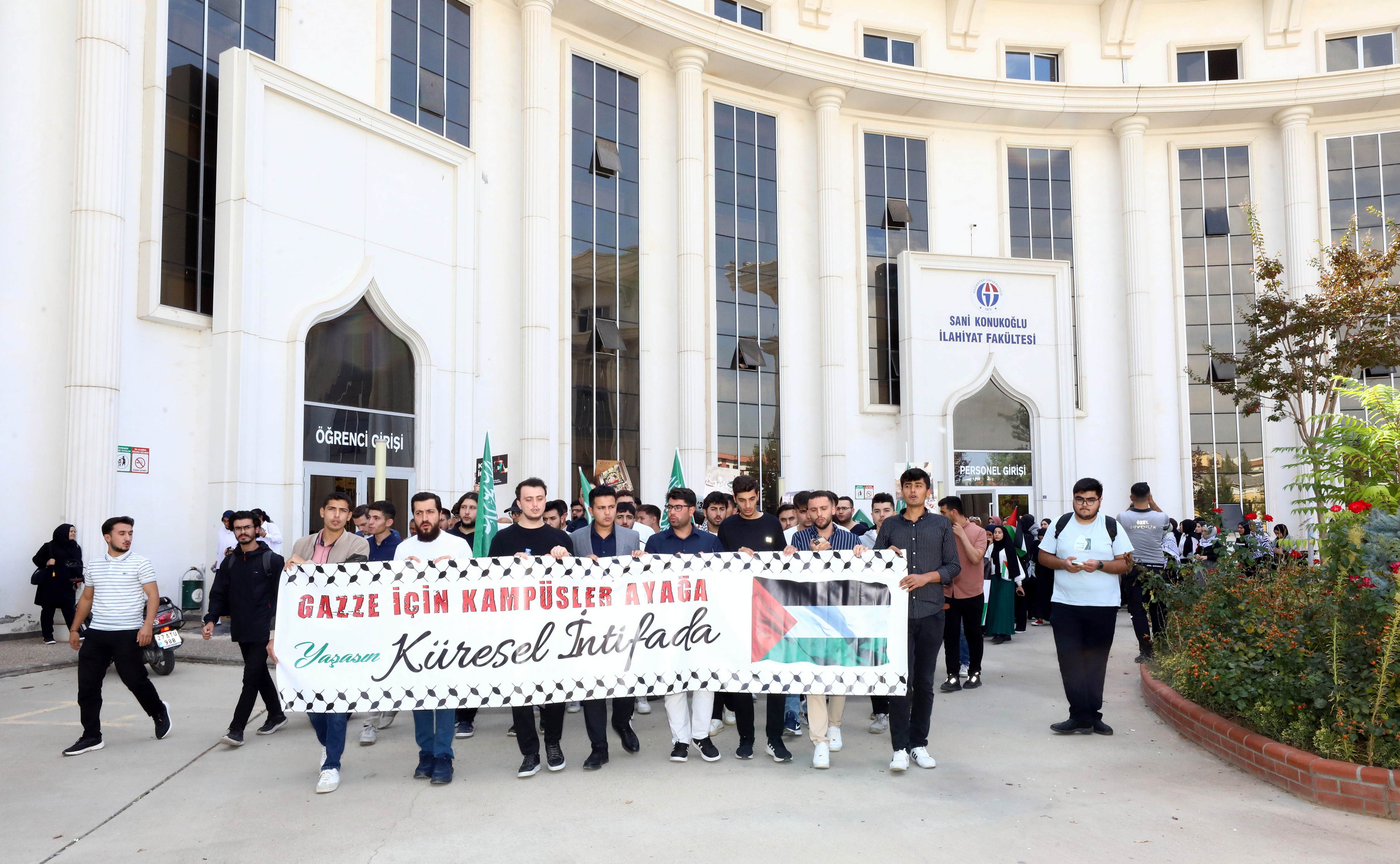 Gaün Öğrenci̇leri̇ Aksa Tufani’nin Yil Dönümü İçi̇n Yürüyüş Düzenledi̇ 01