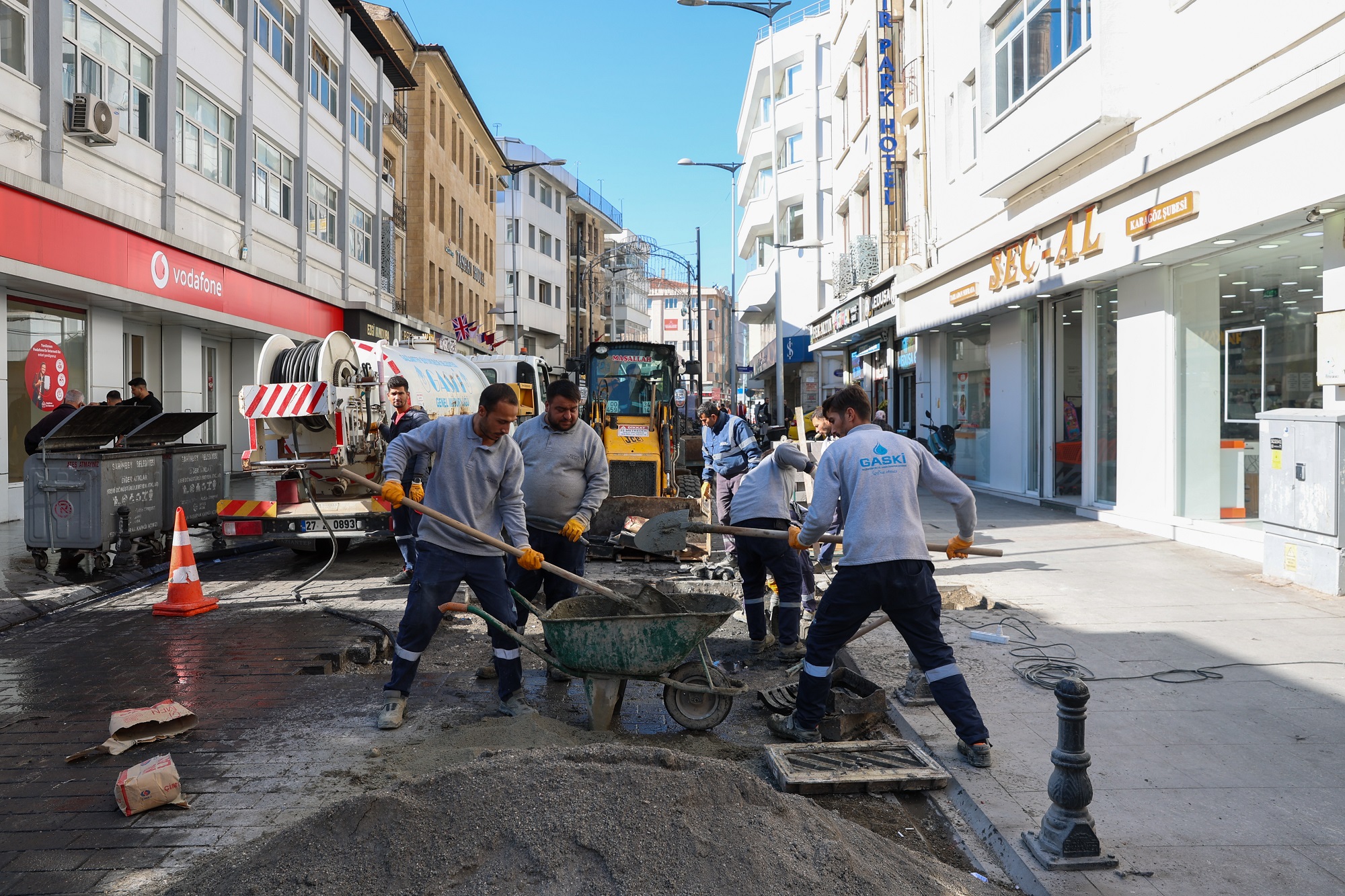 Gazi̇antep Büyükşehi̇r Beledi̇yesi̇'nden Yol Bakim Ve Trafi̇k Düzenlemeleri̇yle Trafi̇k Akişi Rahatlayacak (3)