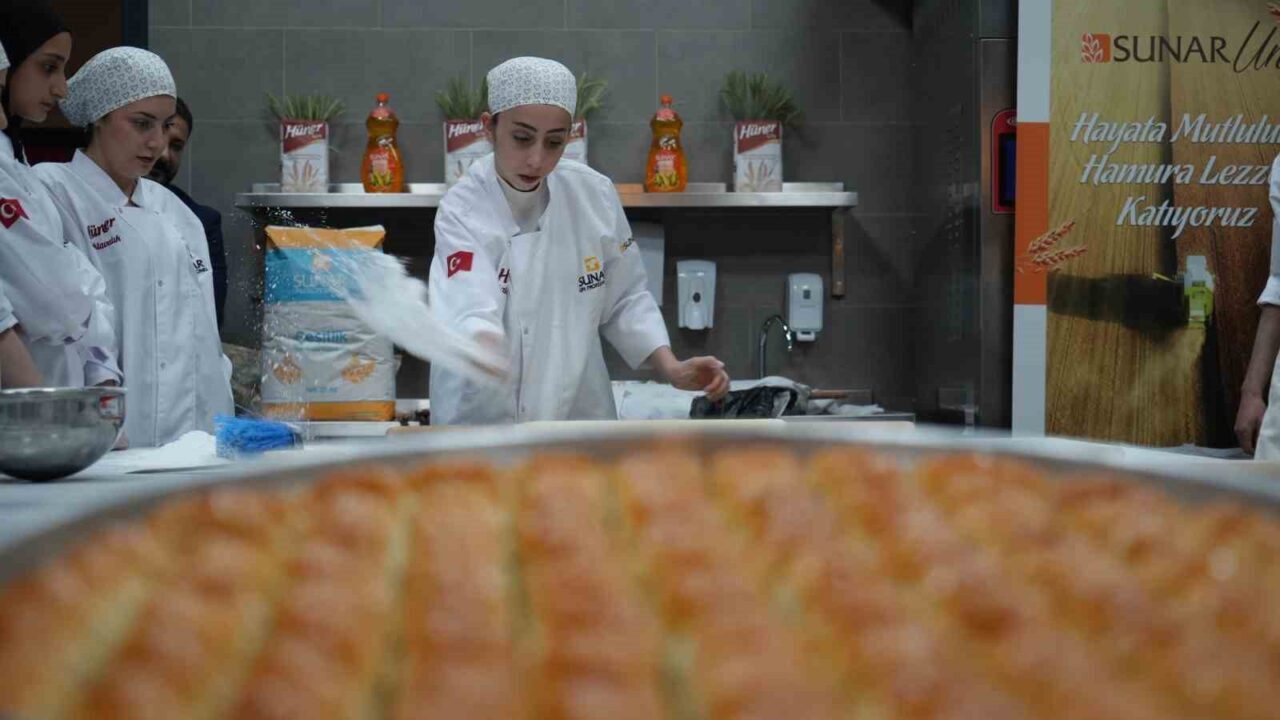 Sunar Un Urunlerini Gaziantepte Baklava Ustalari Ile Bulusturdu 6531841528C0