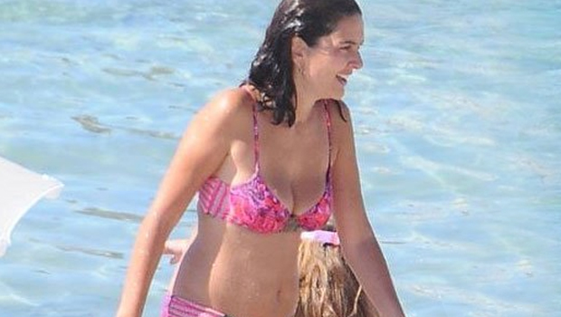 Berguzar Korel Tatiline Yalniz Devam Ediyor 2017 08 01 M