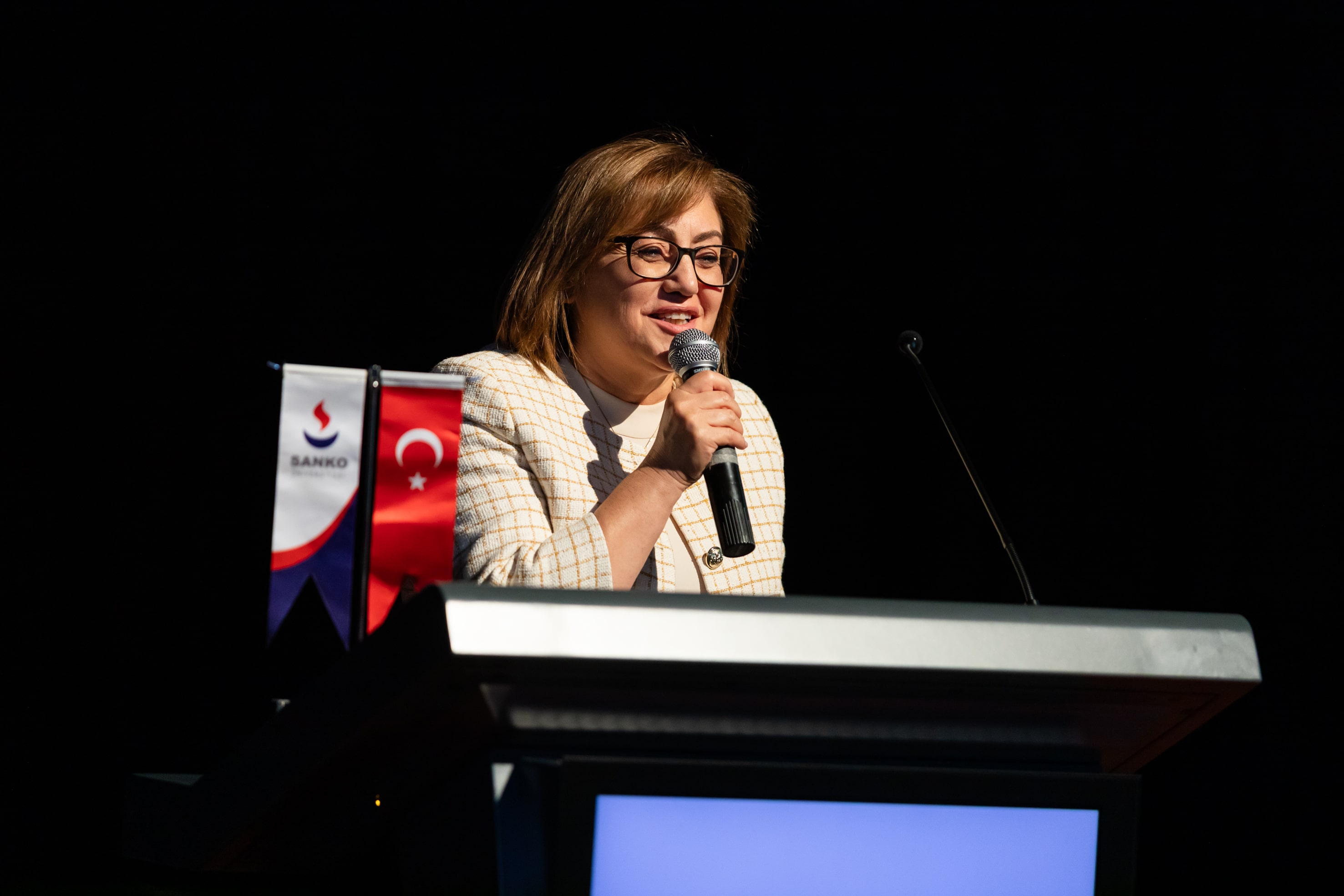 Fatma Şahi̇n-2