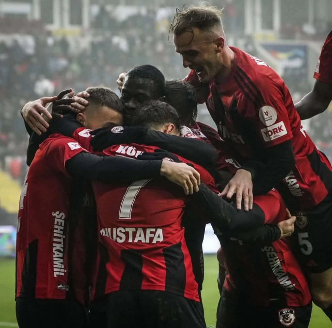 Gaziantep Fk Yi Yabanci Futbolculari Sirtladi 1735486332