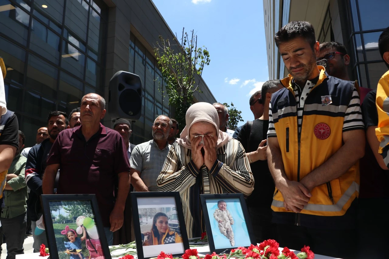 Gaziantep Te Yurek Yakan Veda Kazada Olen Anne Ve Iki Cocugu Icin Toren Duzenlendi 45279