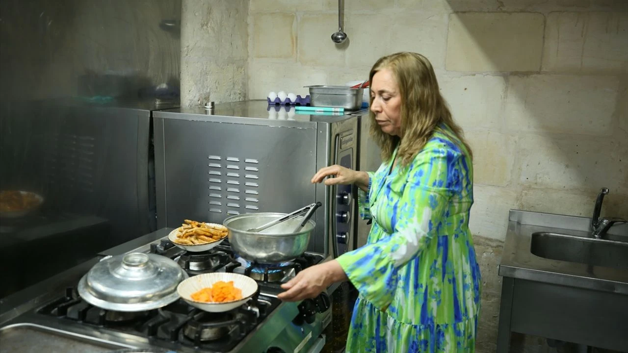 Pazarda Mumbar Satarken Tanistigi Girisimci Kadinlarla Restoran Acti