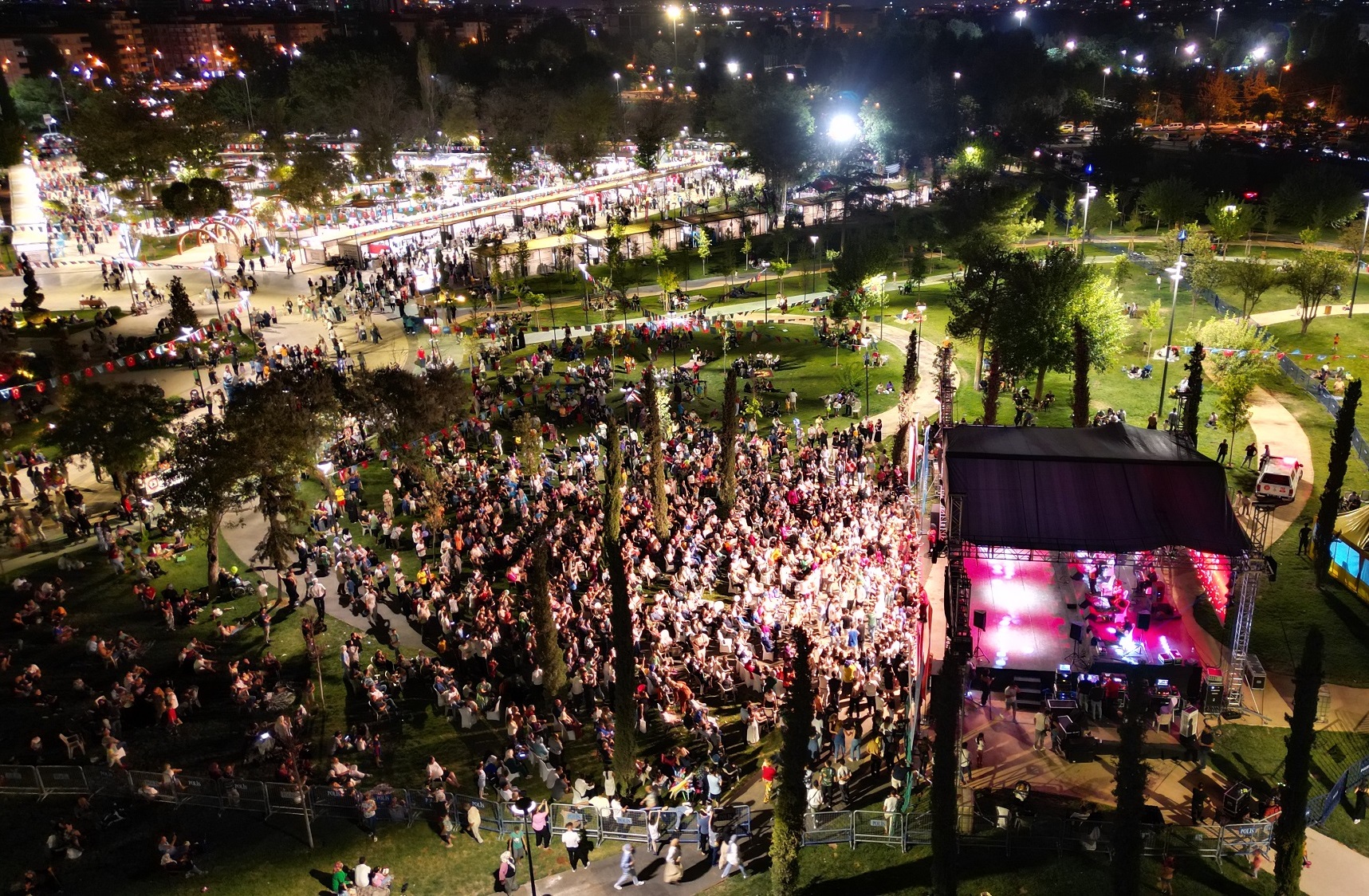 9. Hemşehri̇ Dernekleri̇ Festi̇vali̇ Başliyor (1)