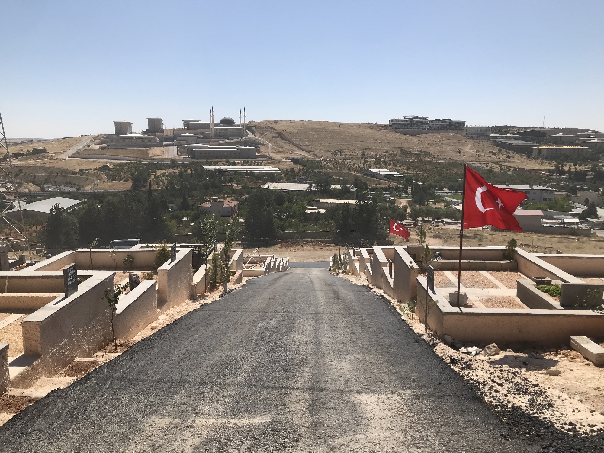 Gazi̇antep Büyükşehi̇r Bozuk Zemi̇nleri̇ Düzeltmeye Devam Edi̇yor