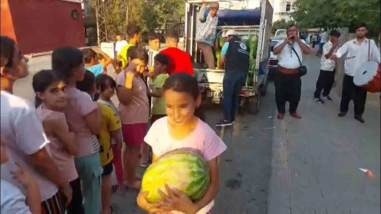 Gaziantepte Davul Zurna Esliginde Ucretsiz Karpuz