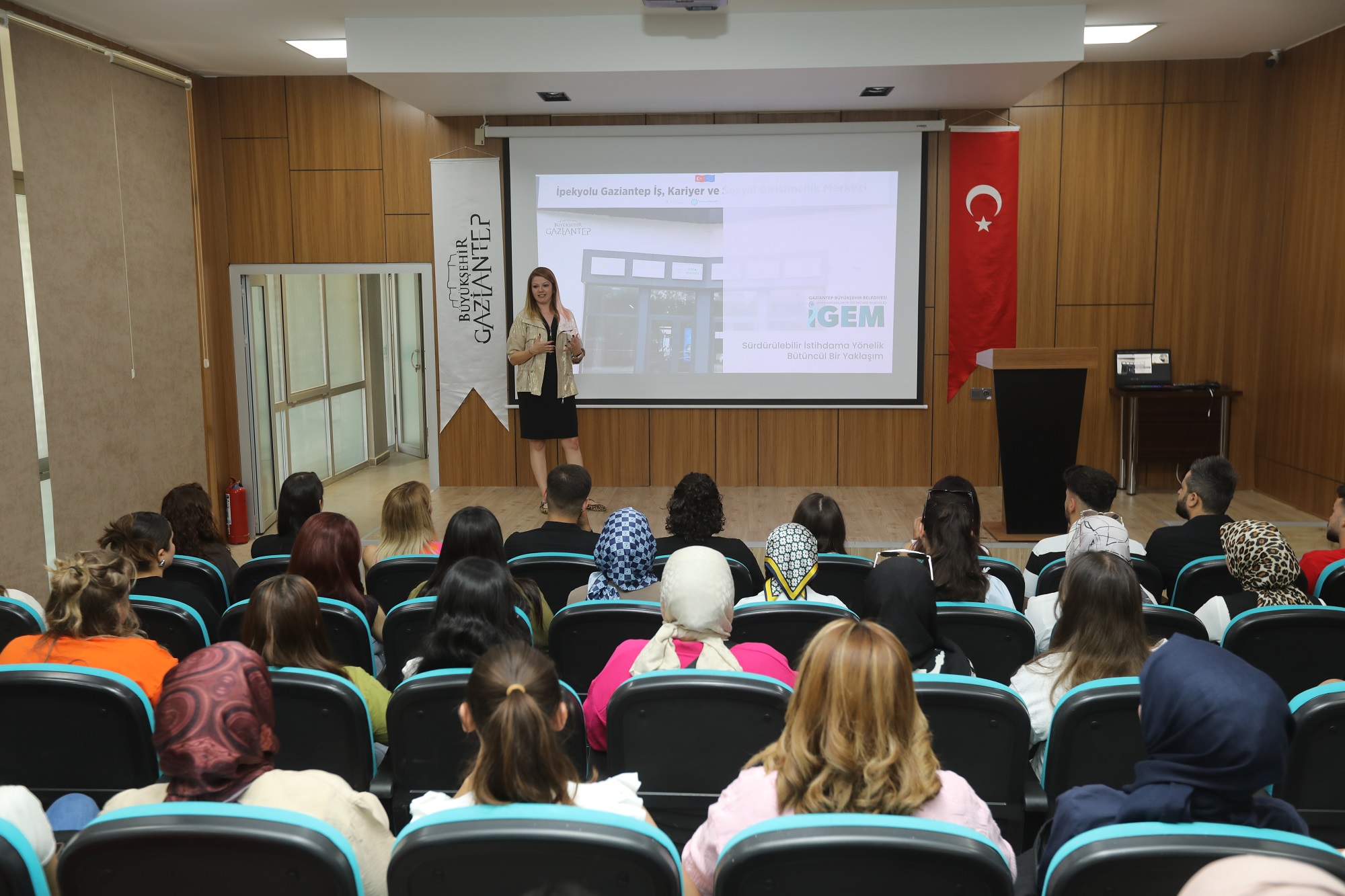 Gazi̇antep’teki̇ Gençler, İsti̇hdam İçi̇n İgem’i̇n Yolunu Tutuyor (4)