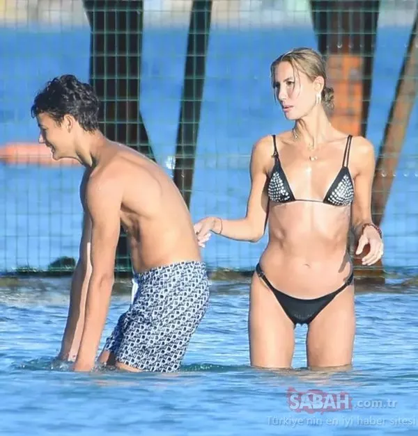 0X0 Solugu Cesmede Aldilar Cocuklariyla Deniz Ve Gunesin Tadini Cikardi 45 Yasindaki Cagla Sikel Fit Fizigiyle Hay 1723806032156