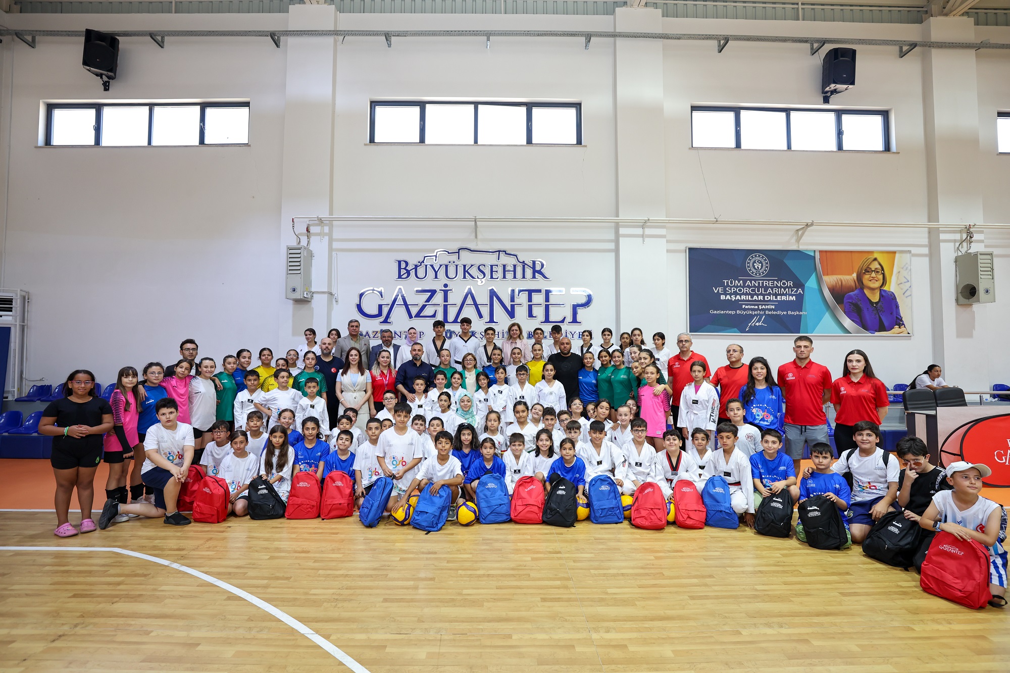 Başkan Şahi̇n Yaz Okullari’ndan Yararlanan Çocuklarla Bi̇r Araya Geldi̇ (1)