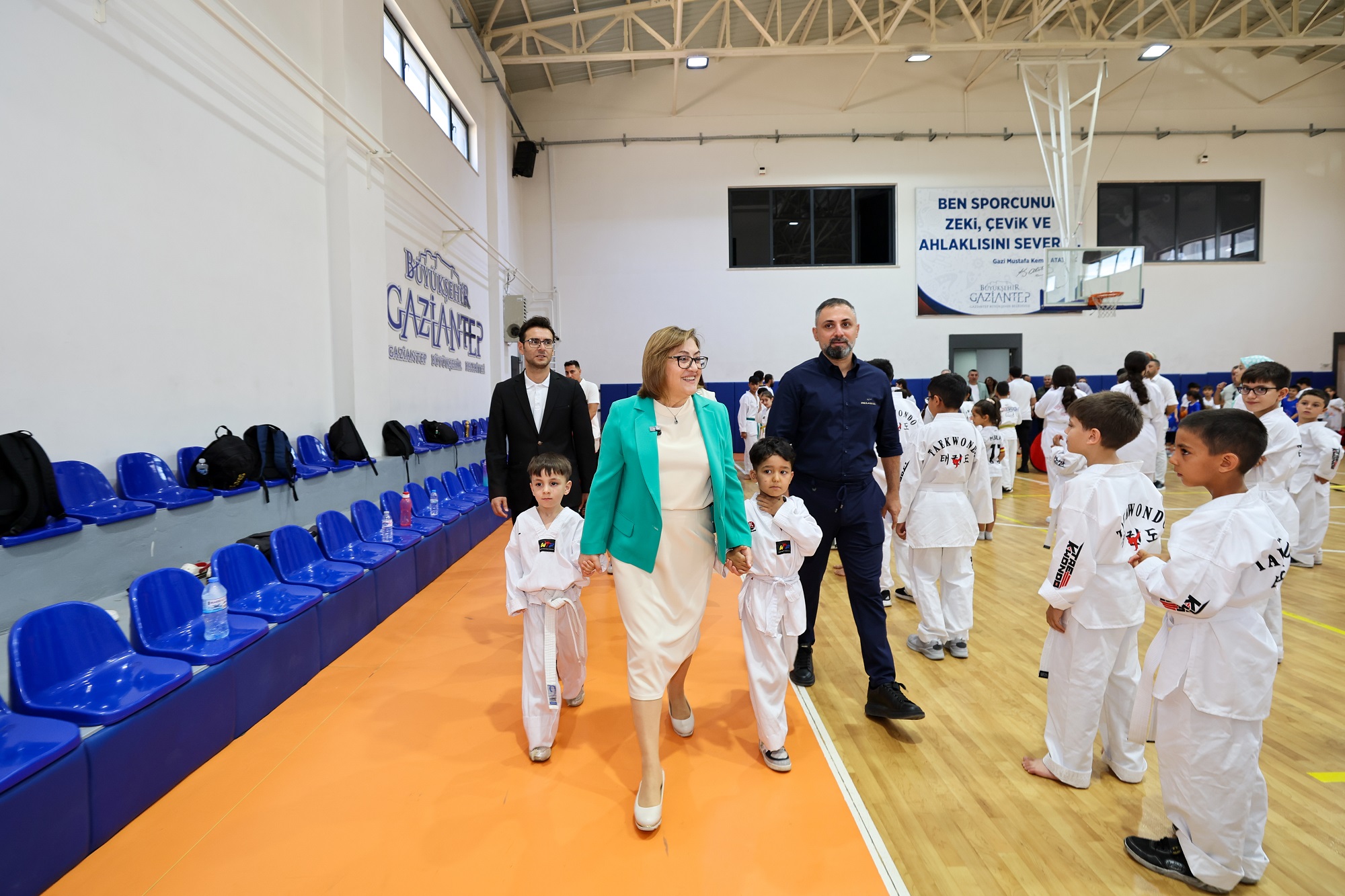 Başkan Şahi̇n Yaz Okullari’ndan Yararlanan Çocuklarla Bi̇r Araya Geldi̇ (4)