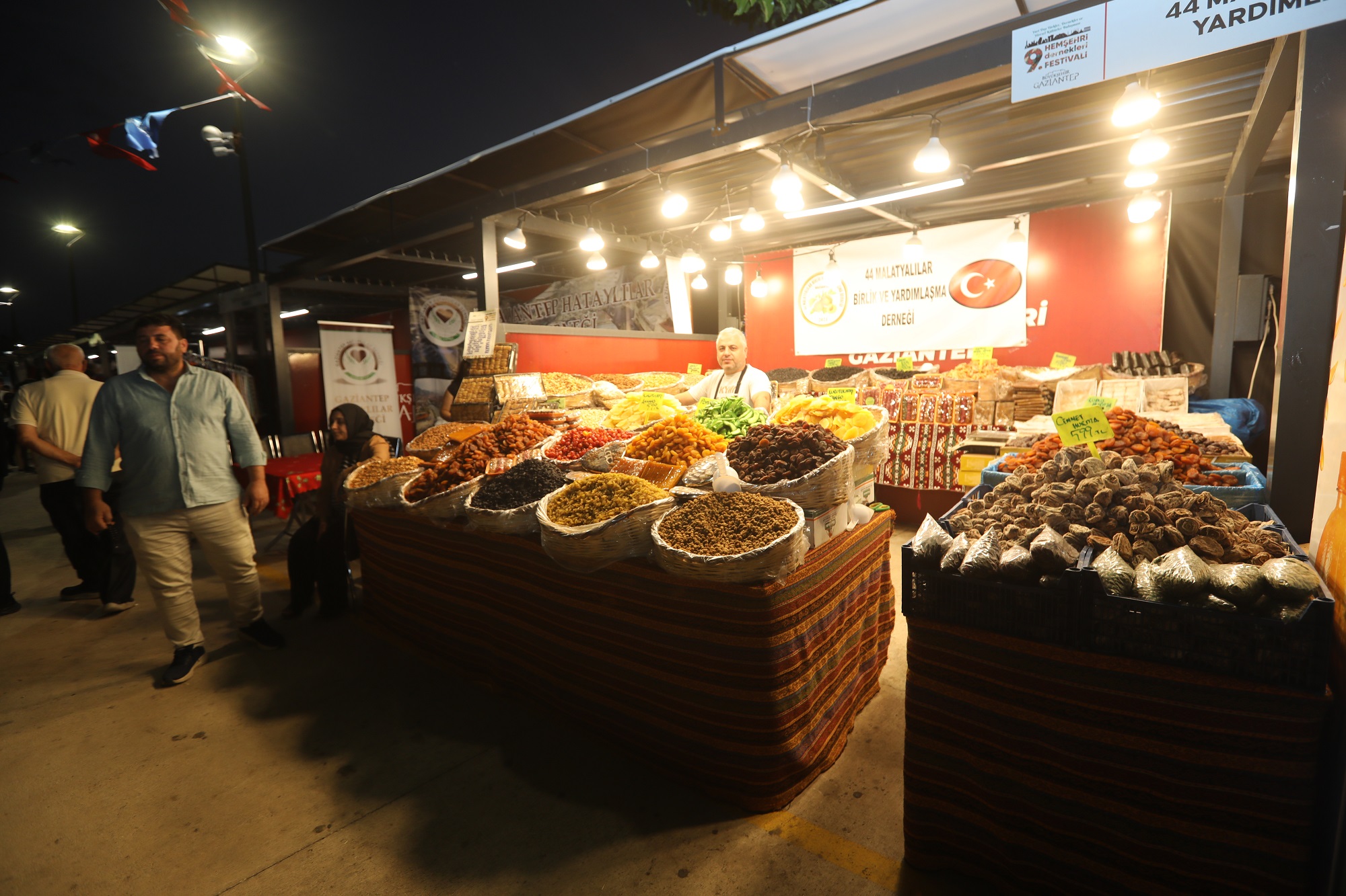 Gazi̇ Şehi̇rli̇ler Bu Festi̇vali̇ Çok Sevdi̇ (5)