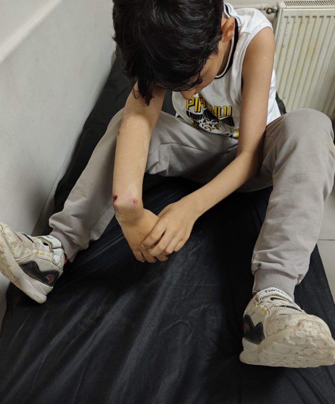 Gy Tg Z Q W A A Y So P G