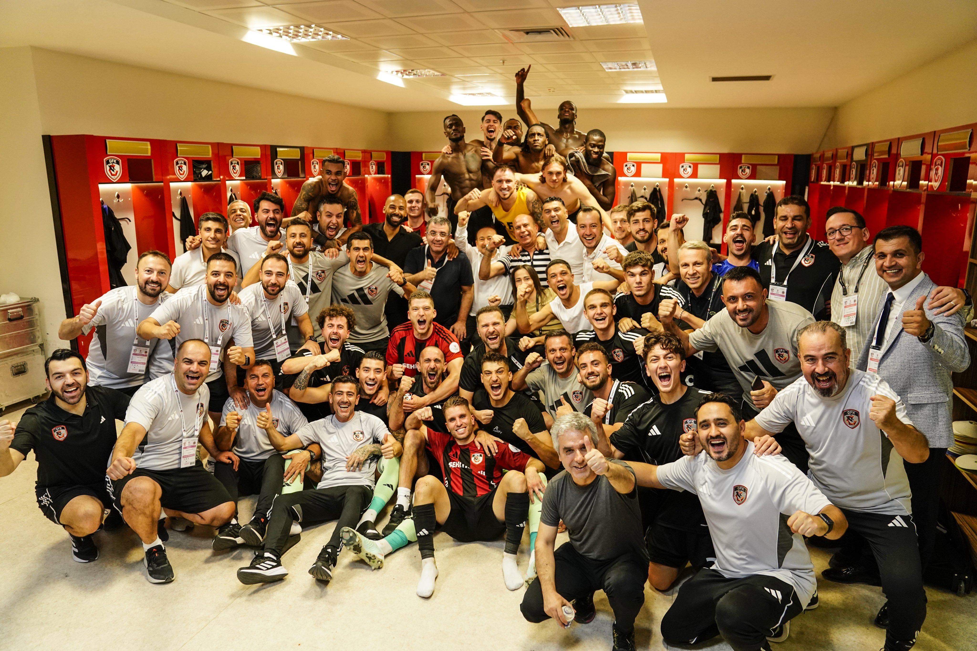 Gz E L Y E Ww A E J Ko A