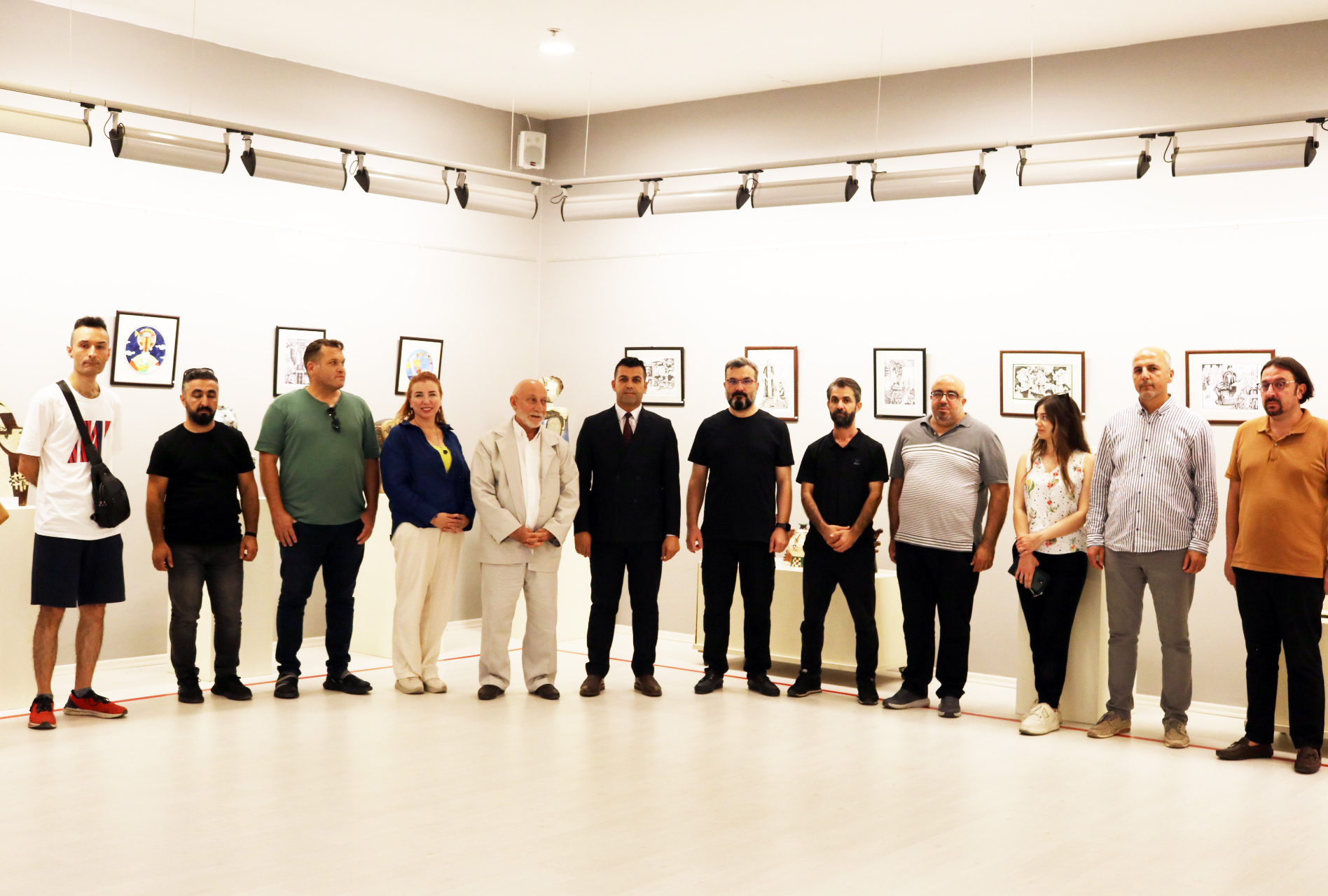 Resi̇m Ve Serami̇k Sanatçisi Muhammet Ali̇yev Sanko Sanat Galeri̇si̇nde Sergi̇ Açti (1)