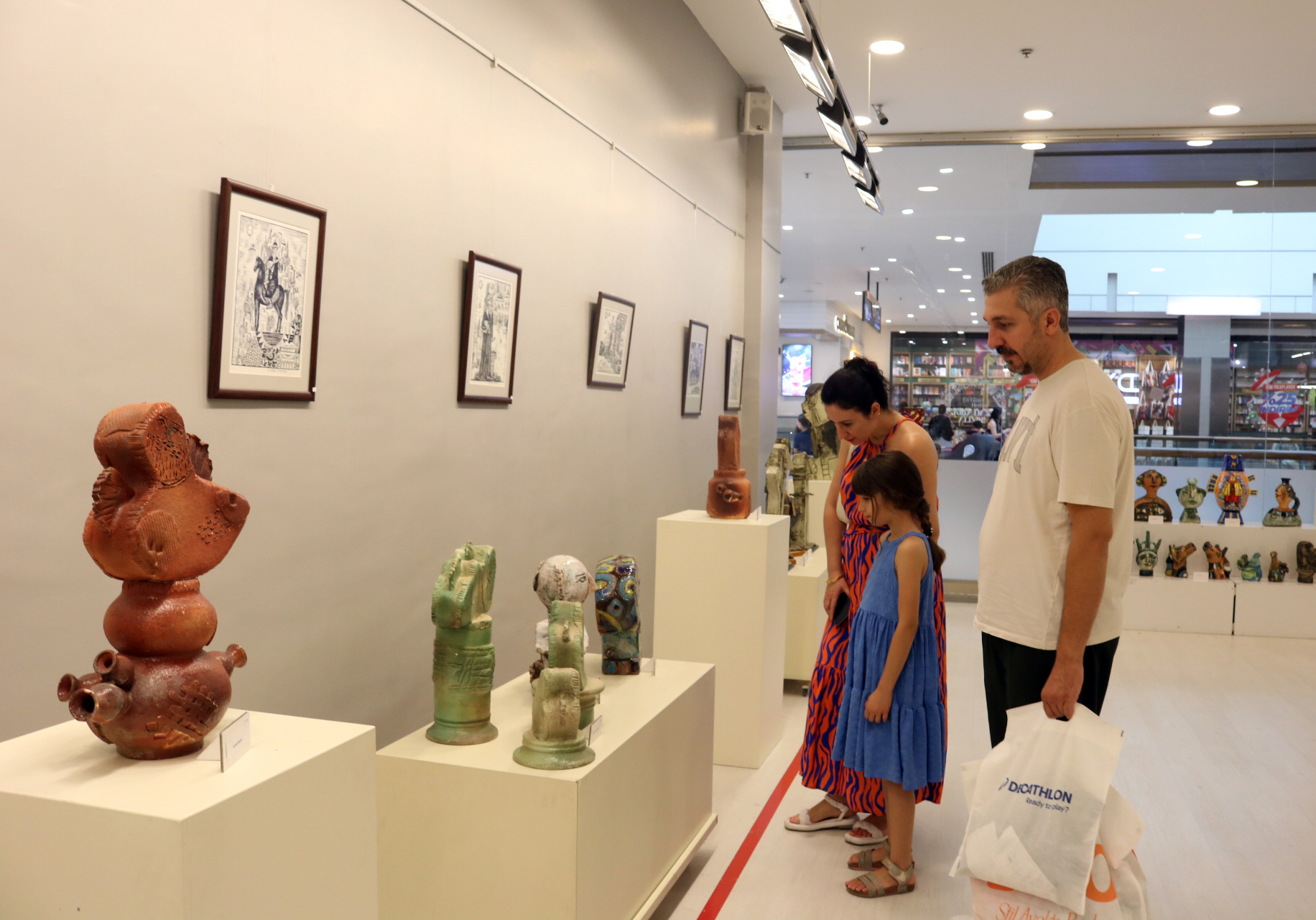 Resi̇m Ve Serami̇k Sanatçisi Muhammet Ali̇yev Sanko Sanat Galeri̇si̇nde Sergi̇ Açti (5)