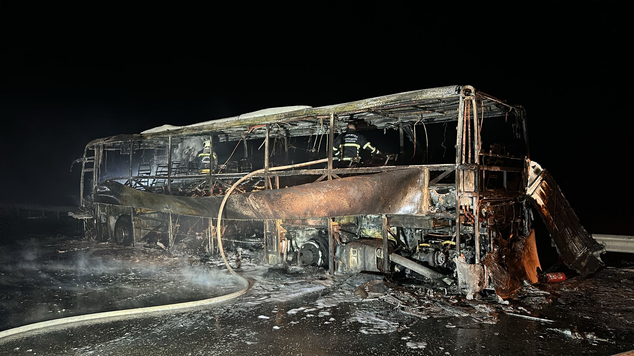 Tarsus Adana Gaziantep Otoyolunda Yolcu Otobüsü Yandı