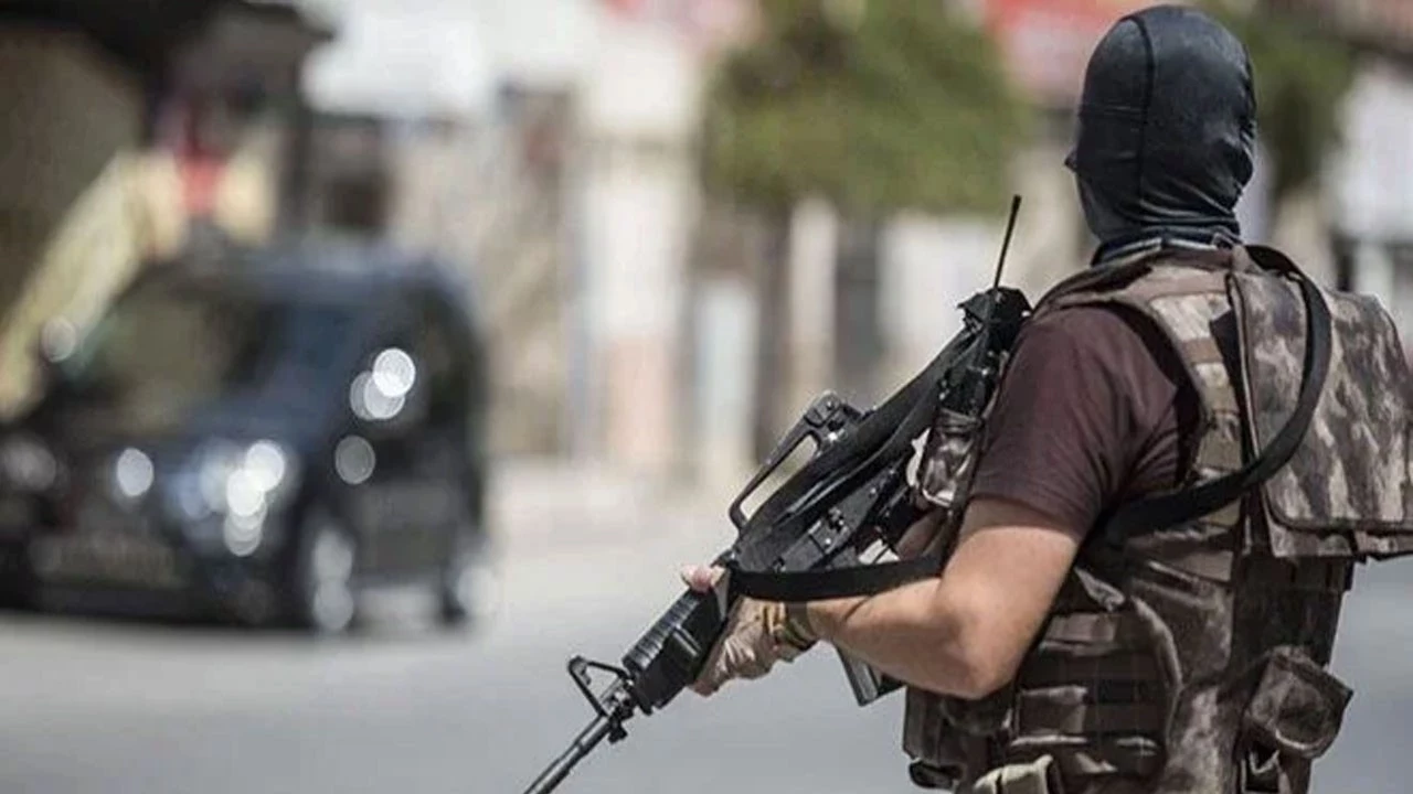 Servis Soforunu Oldurup Suriyeye Kacan Deas Yanlisi Aileye Operasyon 8 Olu Mek8 Cover