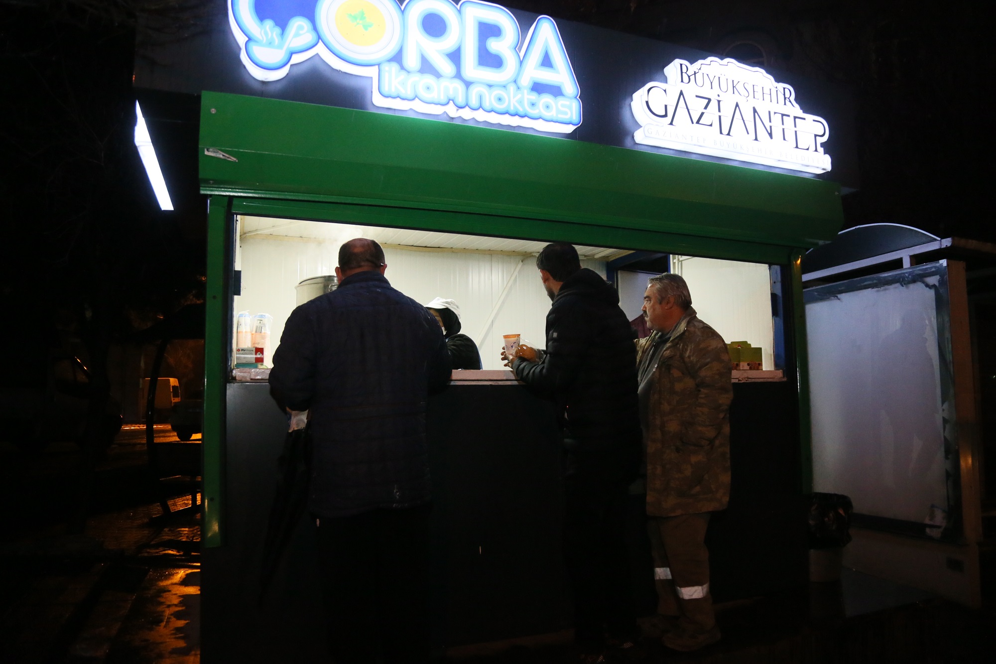 Büyükşehi̇r'i̇n Çorba İkram Noktalari 50 Noktada 15 Bi̇n Ki̇şi̇ye Hi̇zmet Veri̇yor (2)