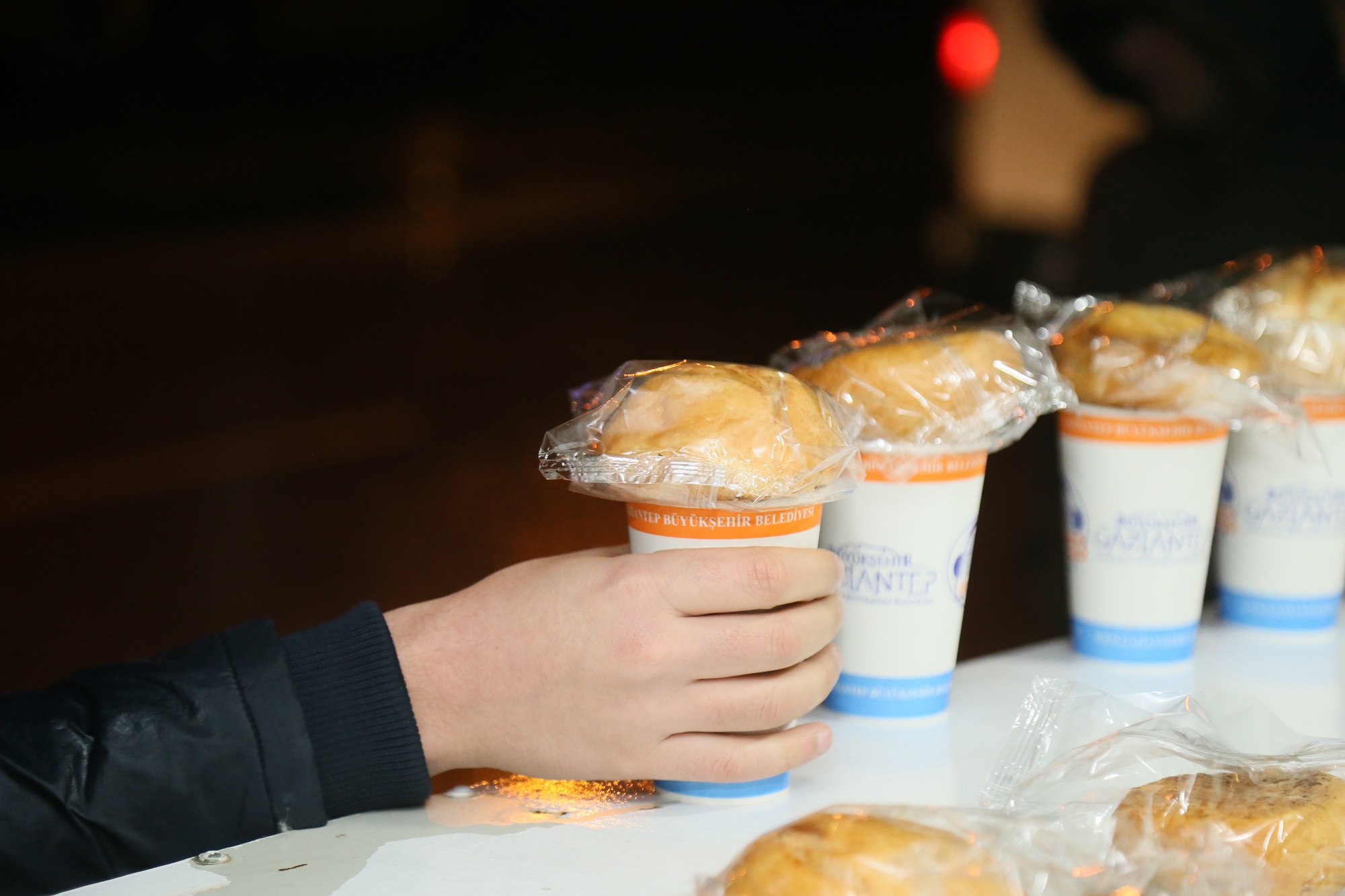 Büyükşehi̇r'i̇n Çorba İkram Noktalari 50 Noktada 15 Bi̇n Ki̇şi̇ye Hi̇zmet Veri̇yor (4)