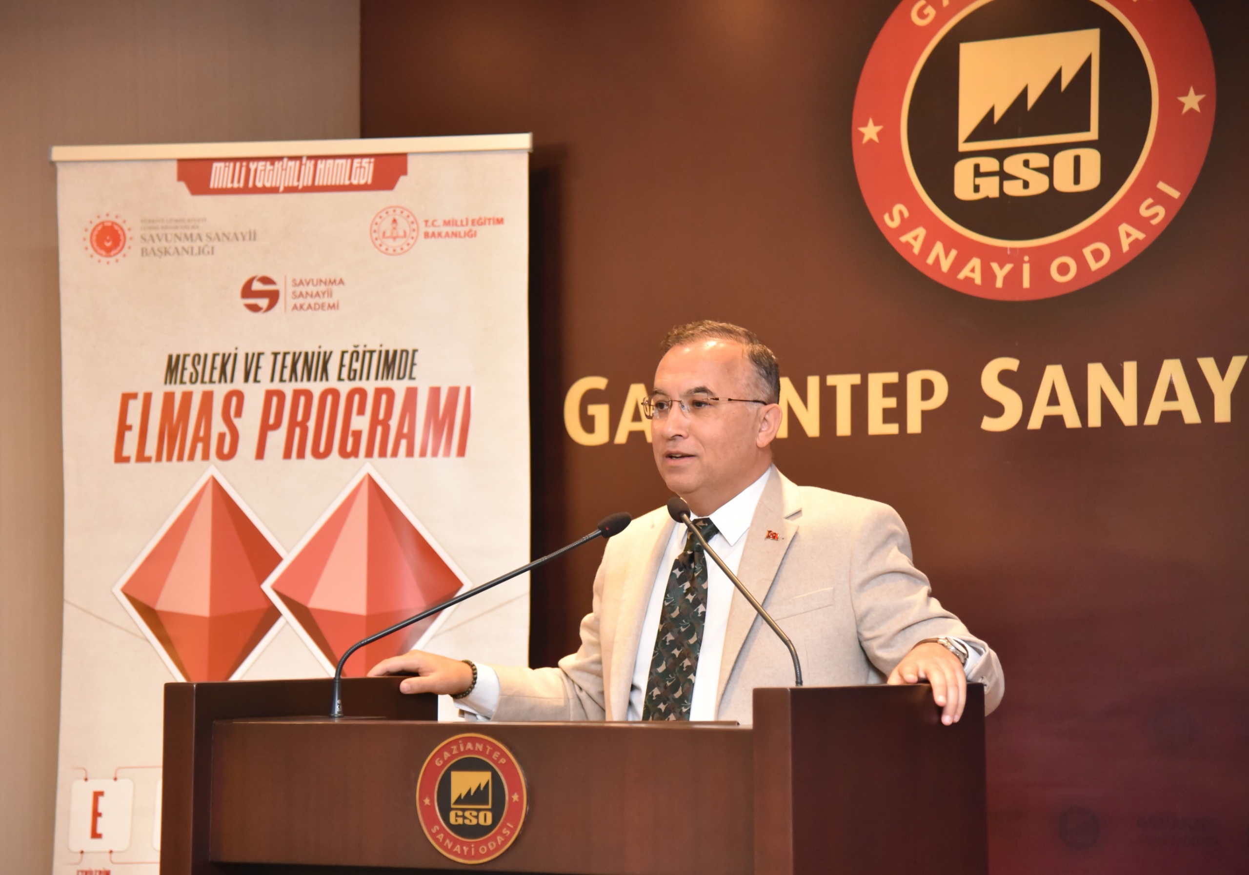 Gazi̇antep Vali̇si̇ Kemal Çeber