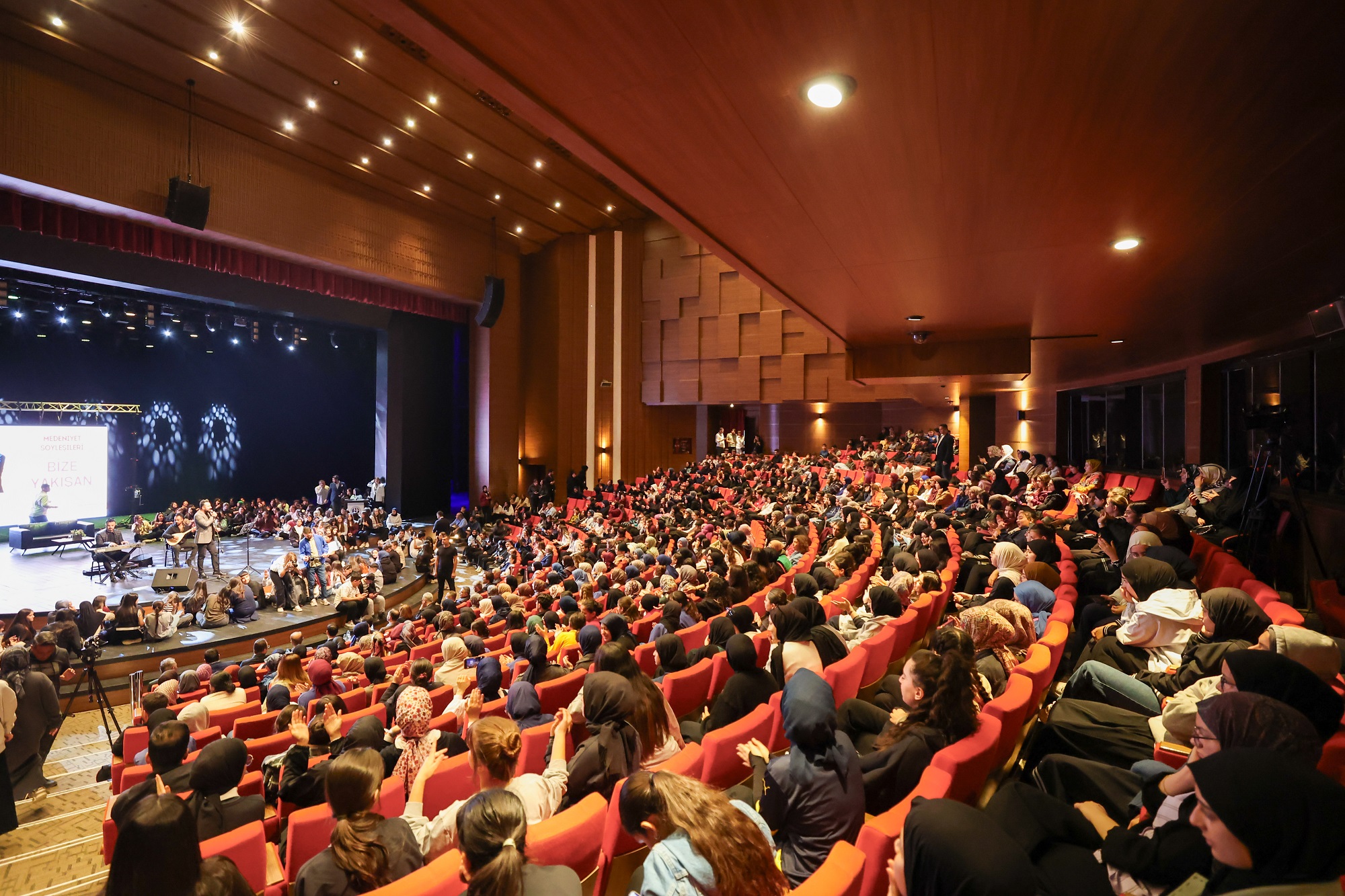 Medeni̇yet Söyleşi̇leri̇’ni̇n Konuğu Yeşi̇lay Genel Başkani Doç. Dr. Mehmet Di̇nç Oldu (2)