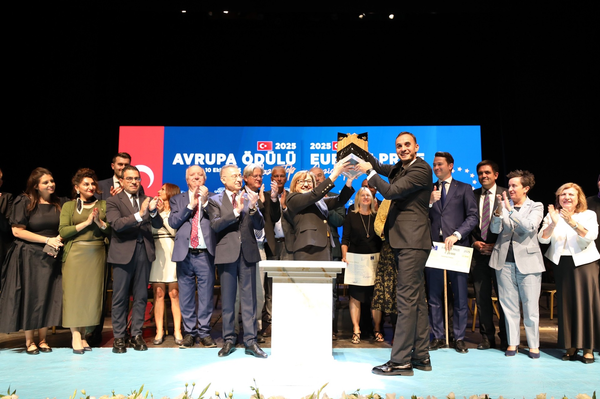 Thumbnail Başkan Fatma Şahi̇n’i̇n Vi̇zyonu Gazi̇antep’e Avrupa Ödülünü Geti̇rdi̇ (12)