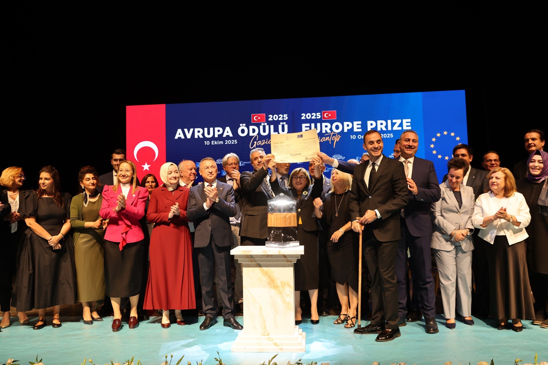 Thumbnail Başkan Fatma Şahi̇n’i̇n Vi̇zyonu Gazi̇antep’e Avrupa Ödülünü Geti̇rdi̇ (15)