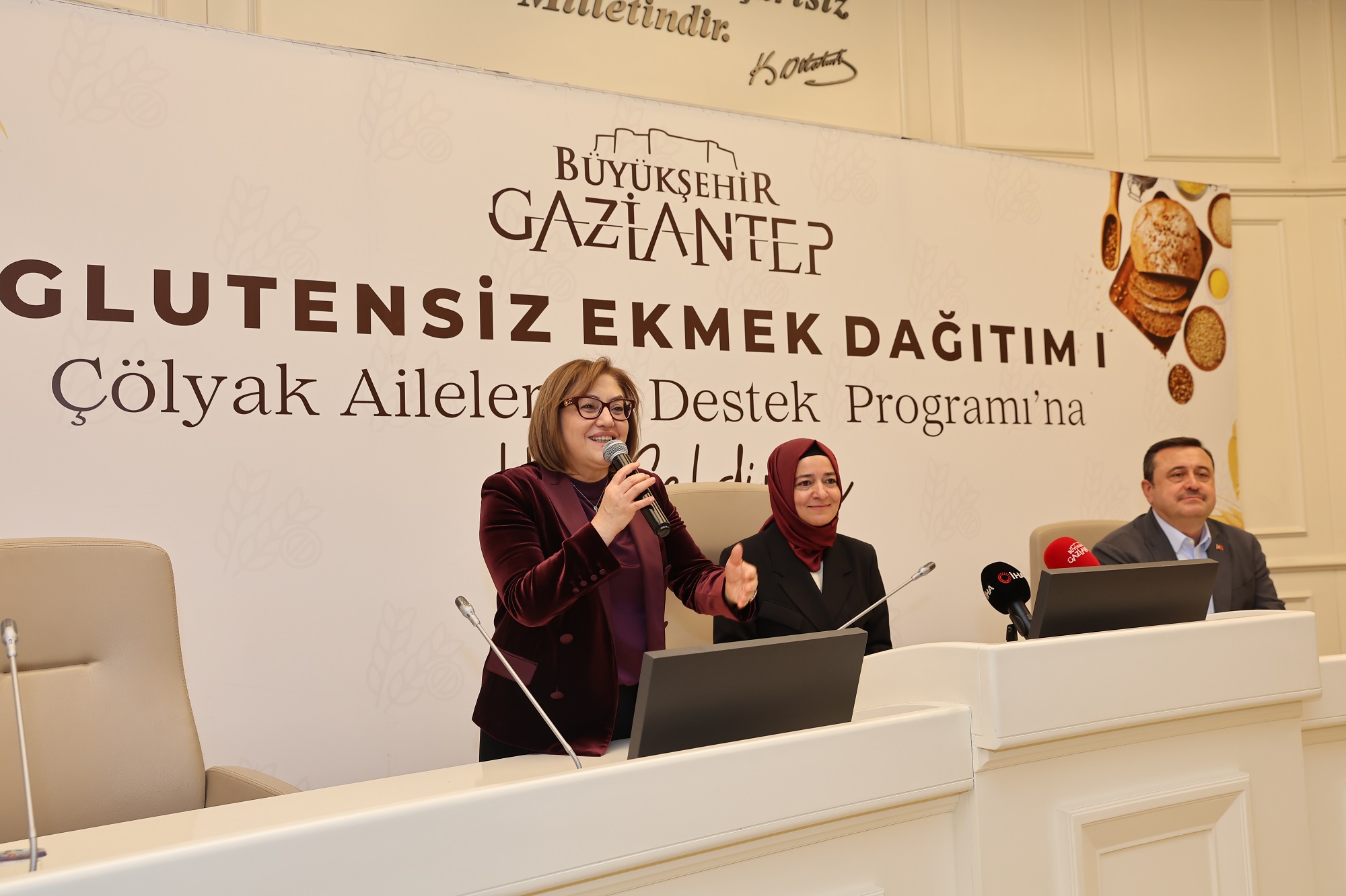 Gazi̇antep Büyükşehi̇r’i̇n Çölyak Hastasi Öğrenci̇ler İçi̇n Glütensi̇z Ekmek Dağitimi Projesi̇ Lansmani Yapildi (3)