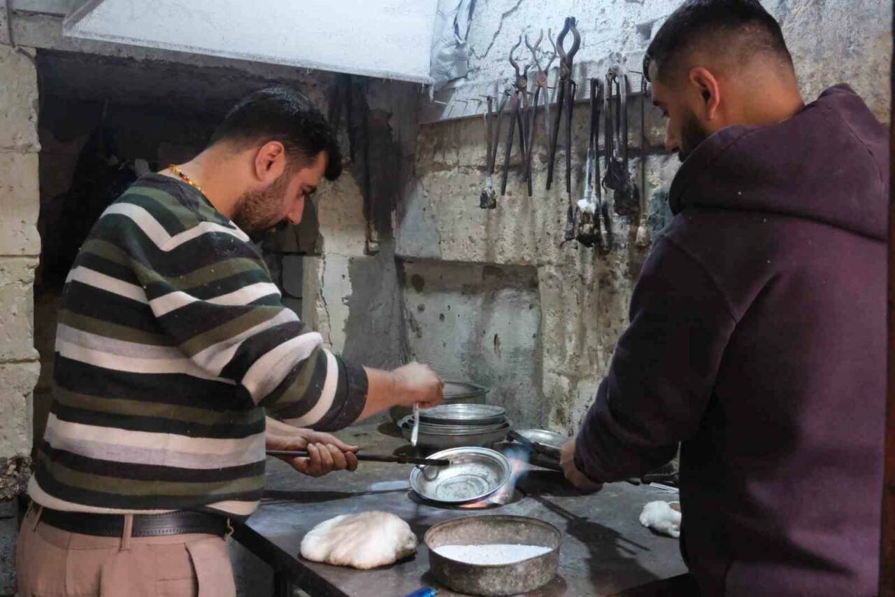 Havalarin Sogumasi Ates Basindaki Kalay Ustalarinin Yuzunu Guldurdu 73A8D086F91A