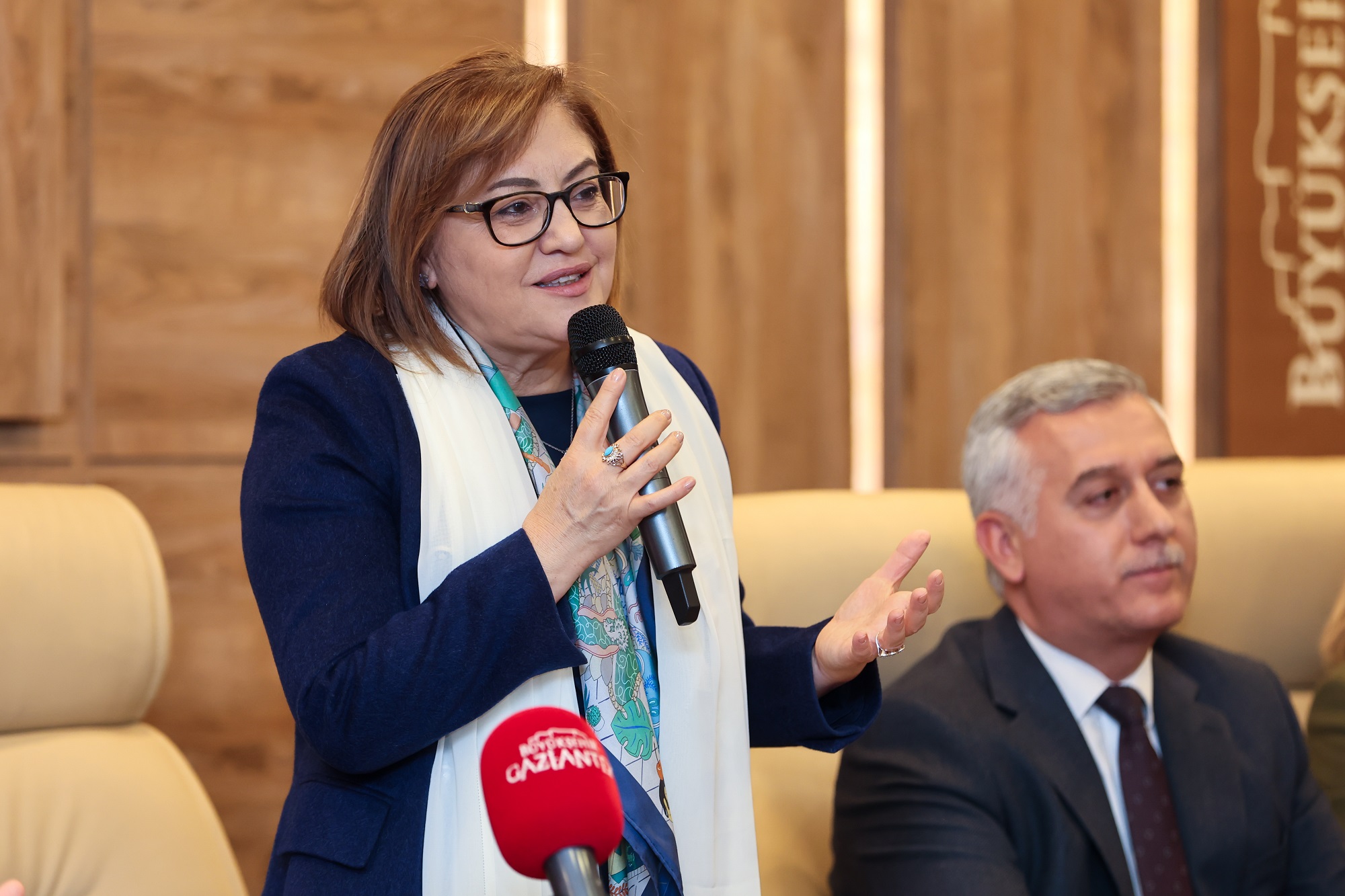 Umreden Dönen İki̇nci̇ Kafi̇le Başkan Fatma Şahi̇n İle Bi̇r Araya Geldi̇ (5)