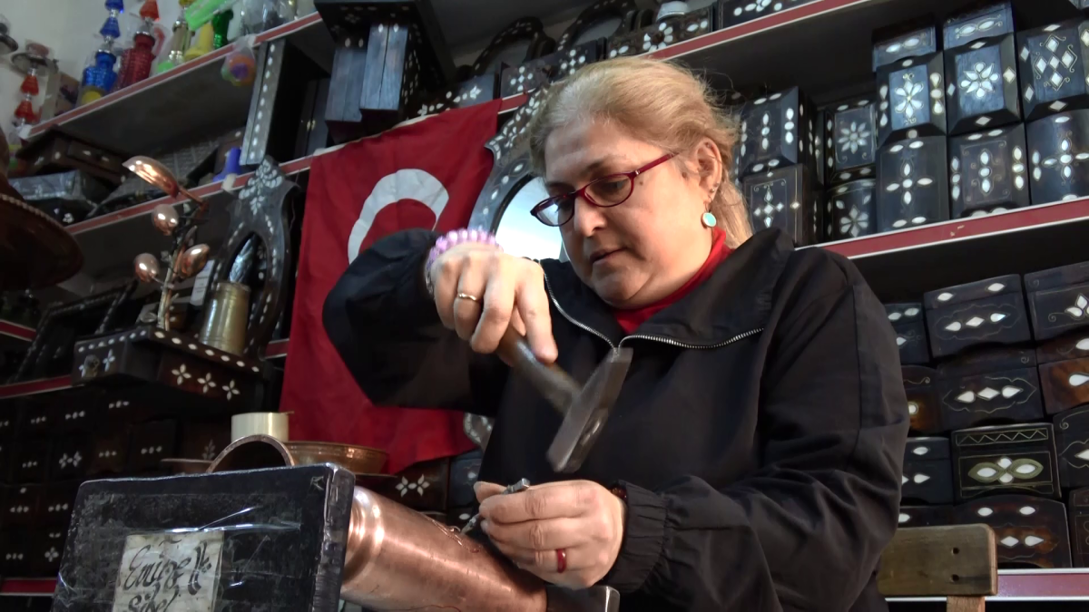 20251205 Kadin Bakir Ustasi Erkeklere Tas Cikartiyor 944172 899F0A0Dda18441511C1