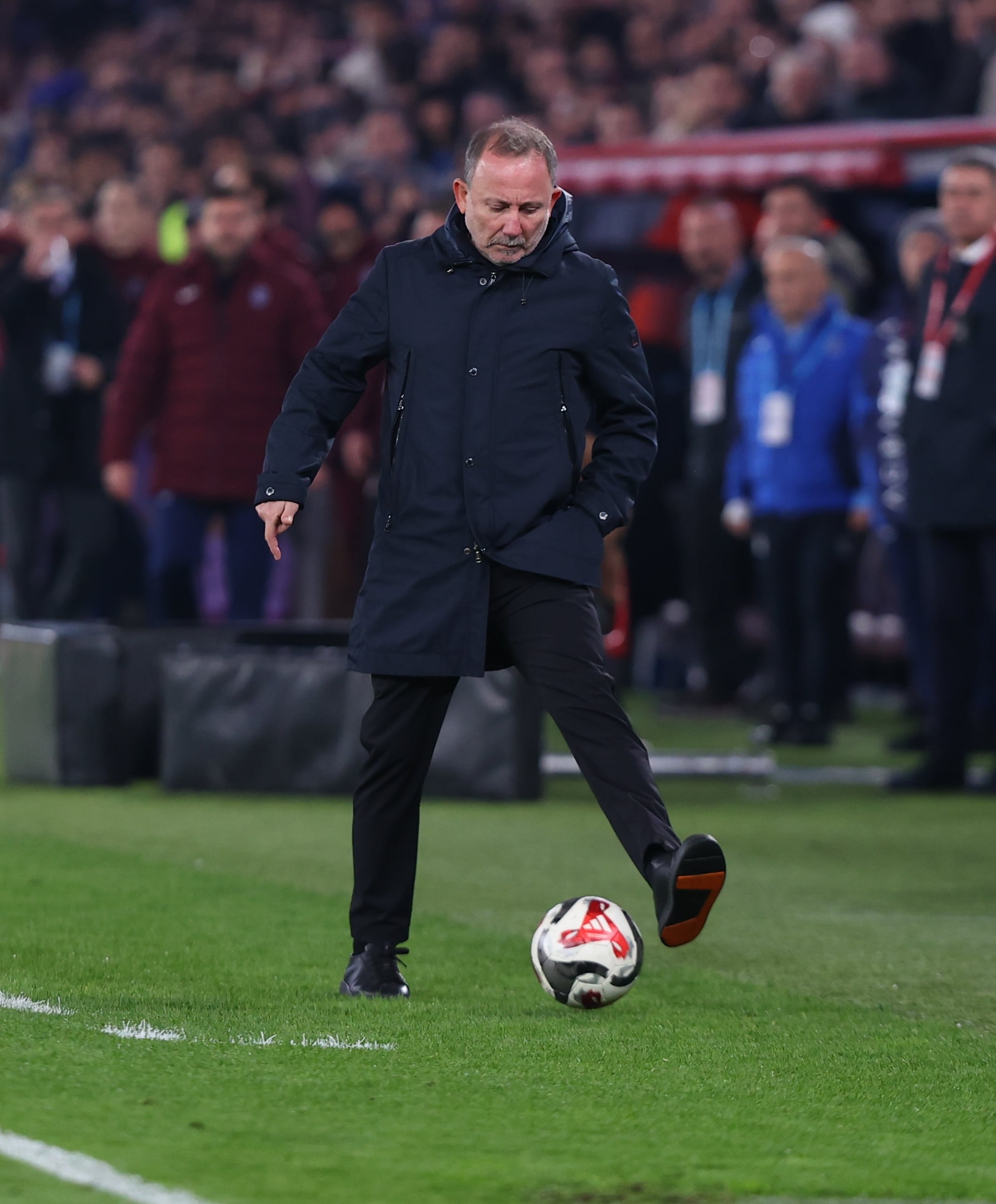 A A 20251214 39981425 39981414 T R A B Z O N S P O R B E S I K T A S Scaled