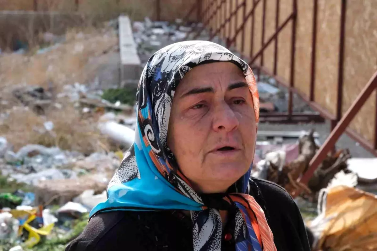 Depremde Kizini Damadini Ve Torunlarini Kaybe 19328342 Amp