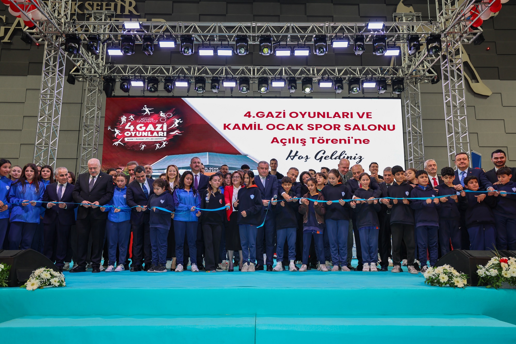 Gazi̇ Şehi̇r, Uluslararasi Standartlara Uygun Yeni̇ Spor Salonuna Kavuştu (1)-1