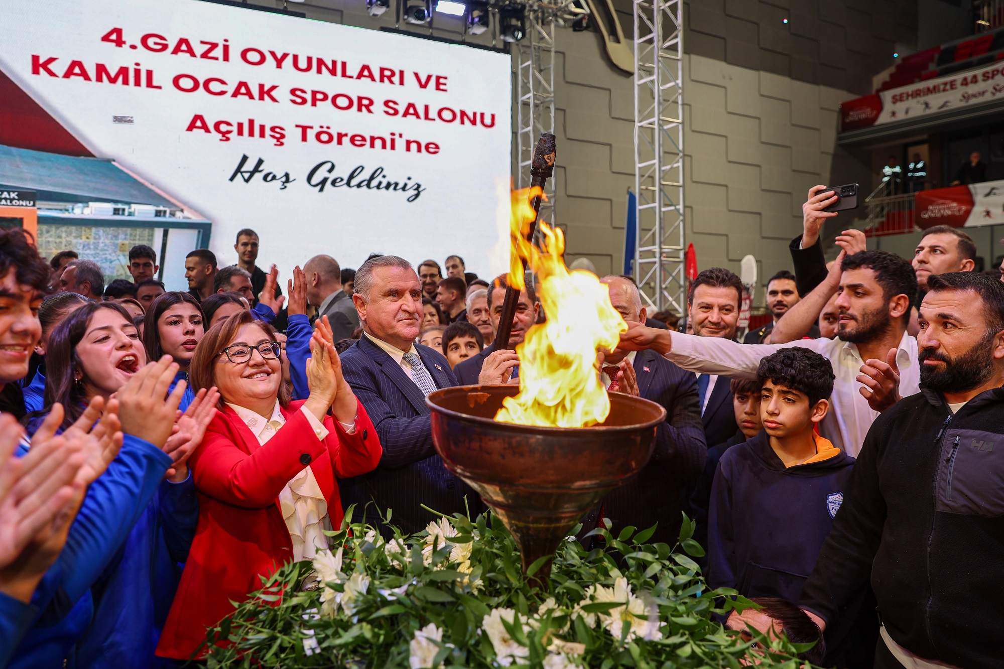 Gazi̇ Şehi̇r, Uluslararasi Standartlara Uygun Yeni̇ Spor Salonuna Kavuştu