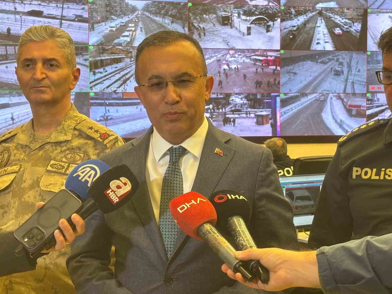 Gaziantep 039 Te Yilbasi Gecesi 2 Bin 613 Arac Ve 12 Bin 117 Kamu Personeli Gorev Basinda 606484